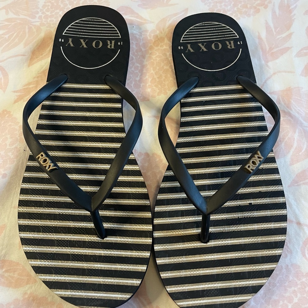 Roxy, 8, flip flop.